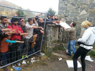 Šentilj: Migrantom pizze (foto: Nova24TV)