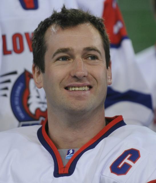 Nasmejani Tomaž Razingar je bil dolga leta nepogrešljivi člen hokejske reprezentance (foto: sta).
