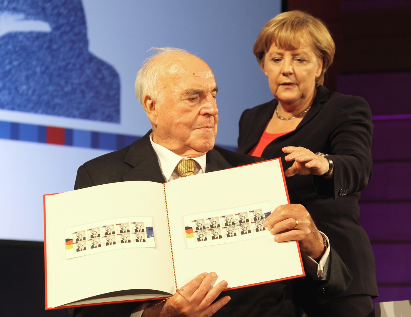 Helmut Kohl in Angela Merkel (Foto: epa).
