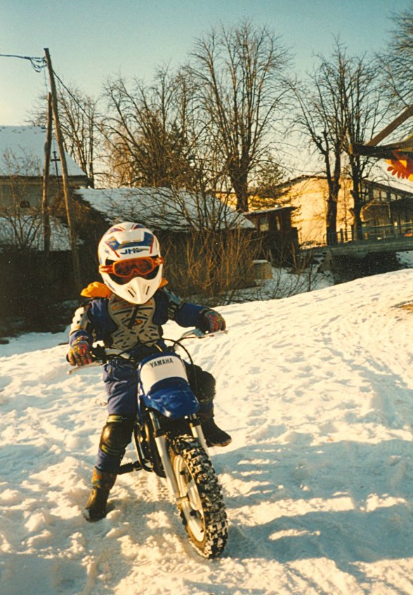 "Oče me je pri dveh letih in pol prvič posedel na motor in takrat se je vse začelo." Foto: osebni arhiv 