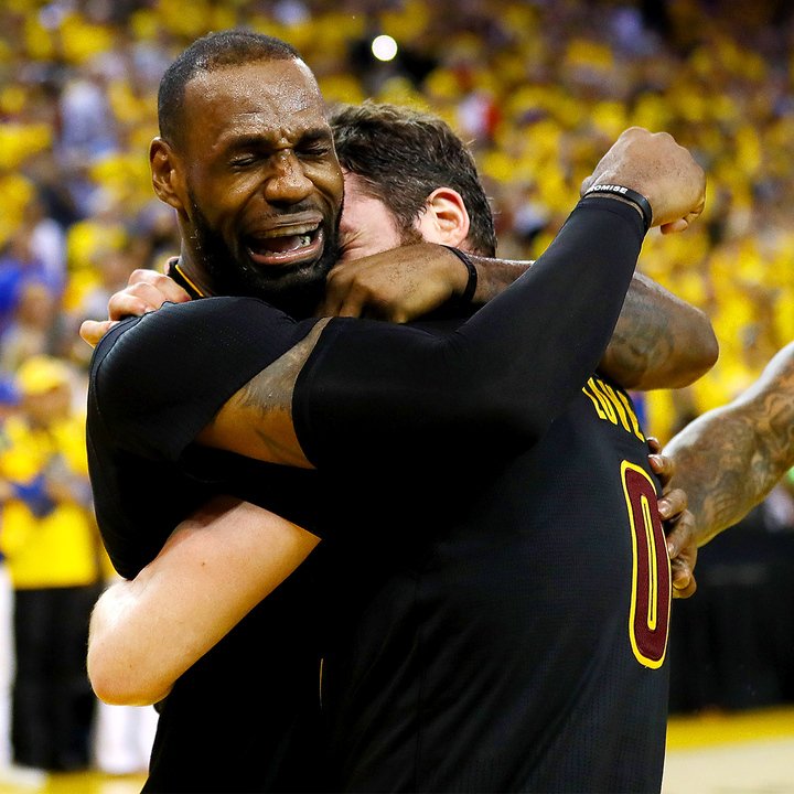 MVP finala LeBron James je takoj po koncu tekme planil v jok (foto: twitter).