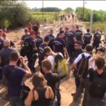 2015-09-14T165748Z_1_LWD000YL06ZBB_RTRWNEV_E_1291-EUROPE-MIGRANTS-HUNGARY-SERBIA-GATE