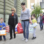 DRUZBA LJUDJE HUMANITARNOST POMOC