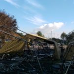 S terena: v Brežicah zgorelo 27 šotorov, migranti delali selfije, poškodovani dve prostovoljki 3