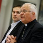 Škof Glavan o begunski krizi v Sloveniji 1