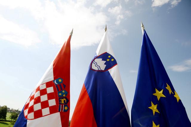 Hrvati še vedno trdijo, da so od arbitraže odstopili, sodišče želi več dokazov