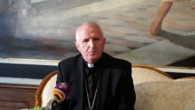 "Vse to je samo gašenje požara," je med drugim o migrantski krizi povedal ljubljanski nadškof (foto: N. K.)