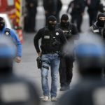 Vojno stanje v Parizu V ŽIVO: blokirana cesta, aktivirana vojska, razstrelila se je ženska 3