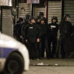 Vojno stanje v Parizu: blokirana cesta, aktivirana vojska, razstrelila se je ženska 1