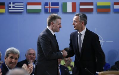 Generalni sekretar zveze NATO Jens Stoltenberg in Črnogorski zunanji minister Igor Lukšić (foto:epa)