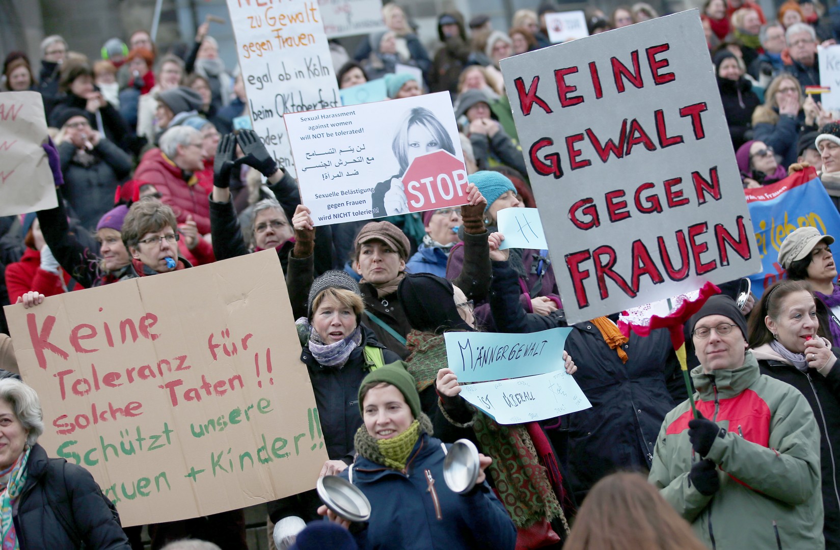Protesti po napadih v Kölnu (foto: epa)