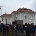 Množični protest proti migrantskem centru v Kidričevem; Čuš pa še o podobnem centru v Kranju 5