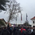 Množični protest proti migrantskem centru v Kidričevem; Čuš pa še o podobnem centru v Kranju 8