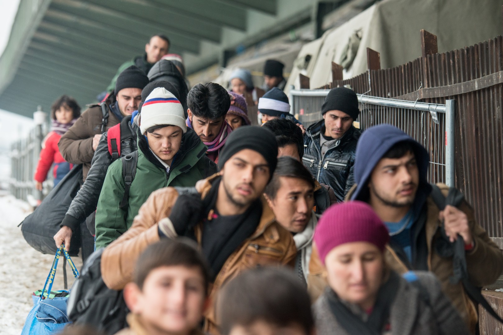 Группа эмигранты. Эмигранты в Германии. Мигранты в Германии. Мигранты мусульмане. Арабы в Германии.
