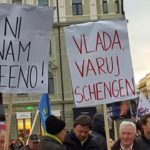 Prešernov trg poln slovenskih zastav in transparentov: “Slovenija, spreglej!” 2