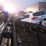 V grozljivi nesreči na primorski avtocesti udeleženih med 150 in 170 oseb 2