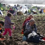 [Foto] Evropa pred katastrofo? Na mejah se že nabira tisoče migrantov 4