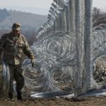 [Foto] Evropa pred katastrofo? Na mejah se že nabira tisoče migrantov 7