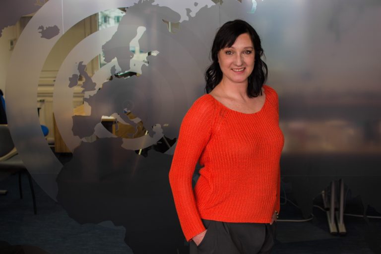 Spoznajte pozitivno Primorko Aleksandro Jug. Vodila bo informativne oddaje na Novi24TV