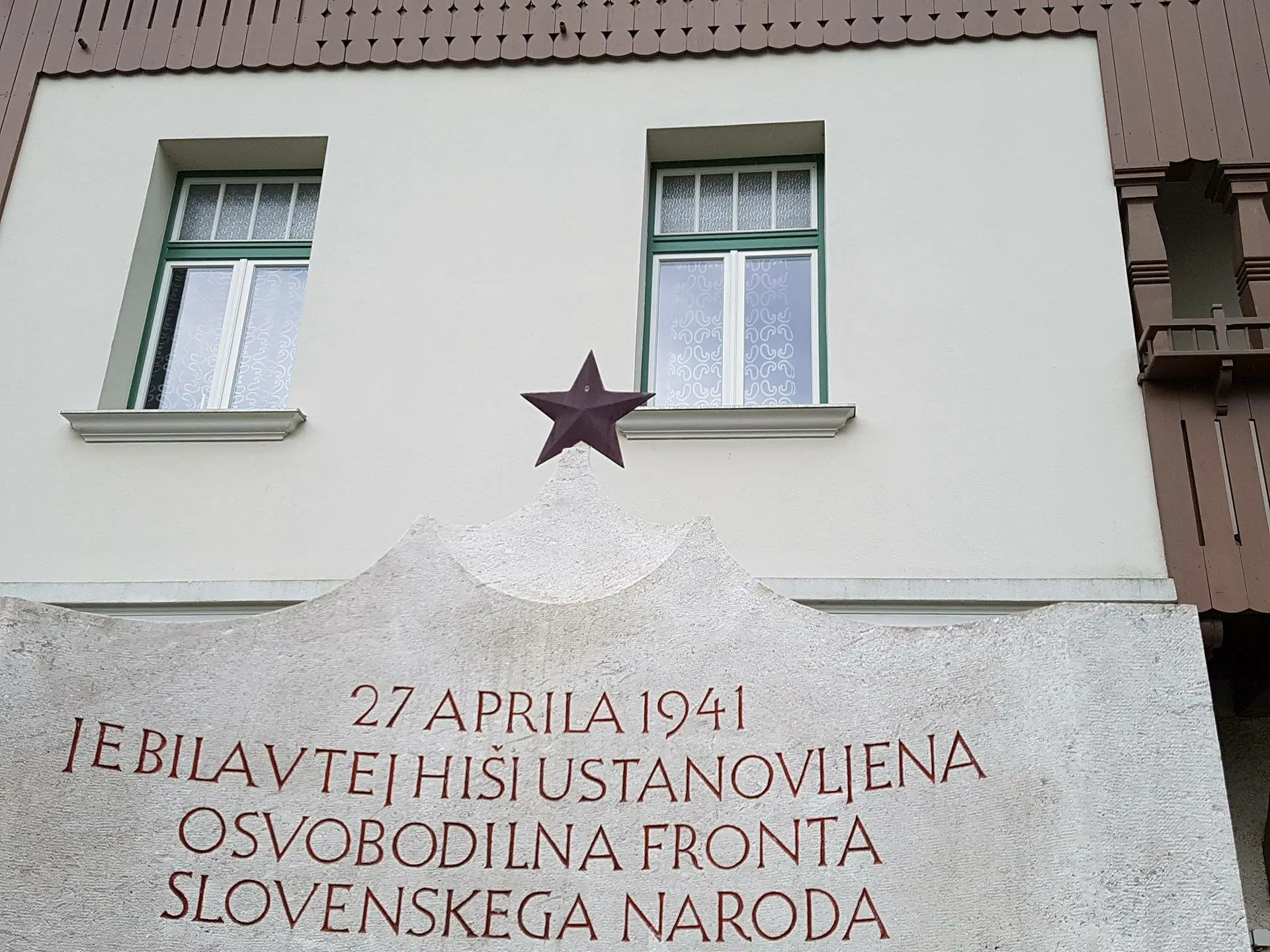 Vidmarjeva vila je bila skoraj sveti kraj partijske oziroma enobejevske mitologije. Zdaj pa je po mednarodnem pravu to del Nemčije (foto: Nova24TV).