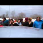 [Video] Policija je začela, daleč od oči javnosti, evakuirati migrantski kamp v Makedoniji