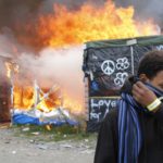 (za objavo) Po požaru in rušilnih delih taborišče “Jungle” še vedno polno migrantov – tudi otrok 3