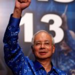 Malezijski premier Najib Razak slavi zmago po nedeljskih splosnih volitvah.