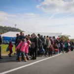Prebezniki na poti iz Slovenije v Avstrijo na mejnem prehodu Sentilj.