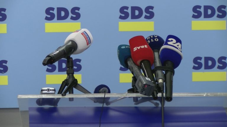 Tako je Gorenaka pričakal ‘šopek’ režimskih medijev in samostojna Nova24TV
