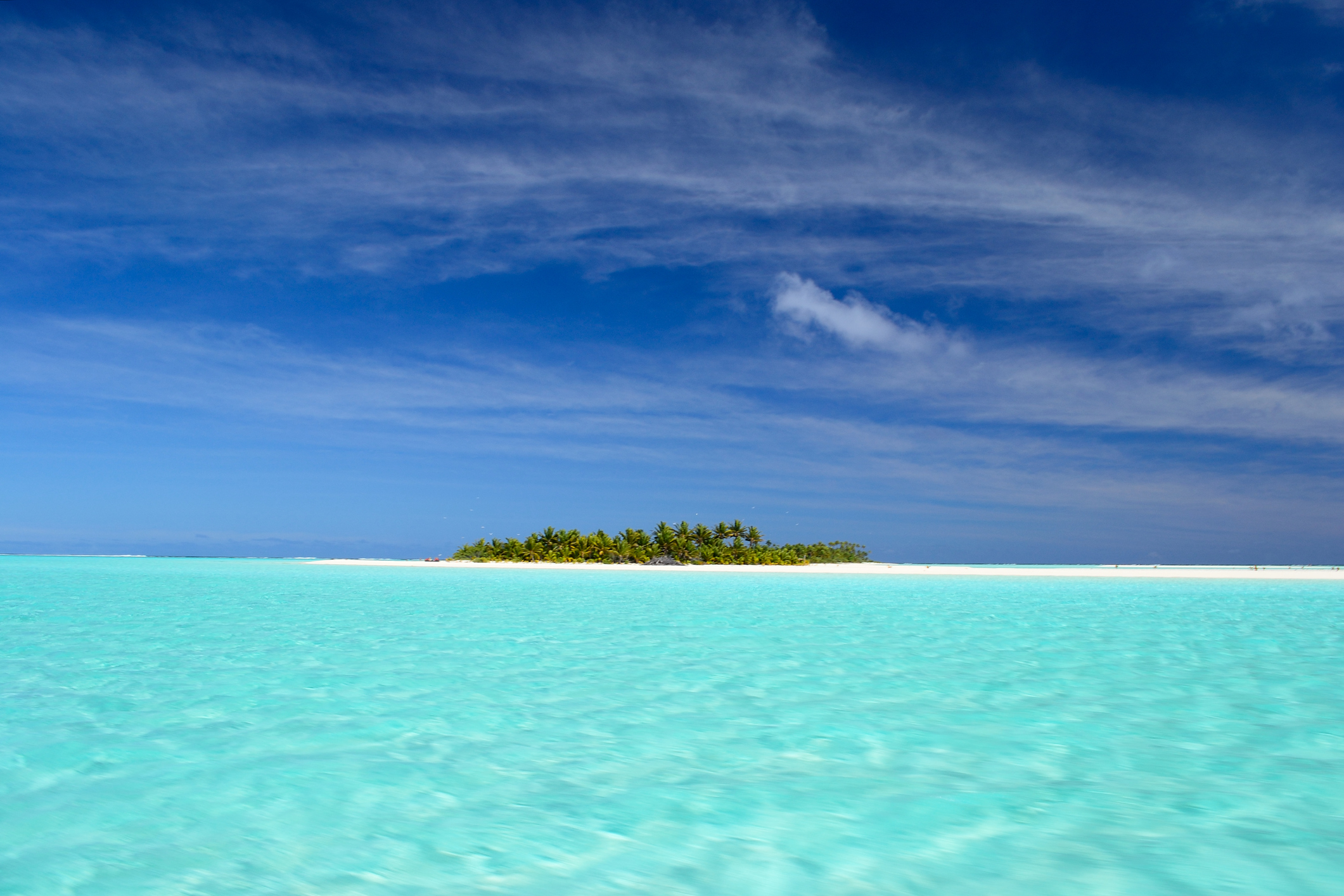 Desert island in turquoise water Nova24TV