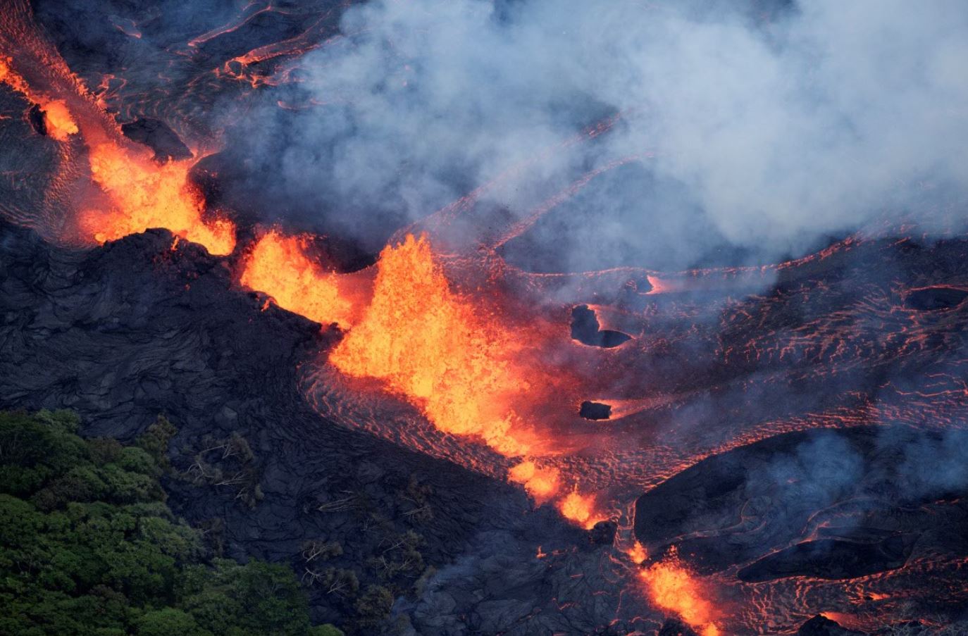 Результаты вулканической деятельности. Гавайи вулкан Килауэа. Извержение вулкана Килауэа. Извержение вулкана Килауэа на Гавайях. Килауэа – Гавайи – США.