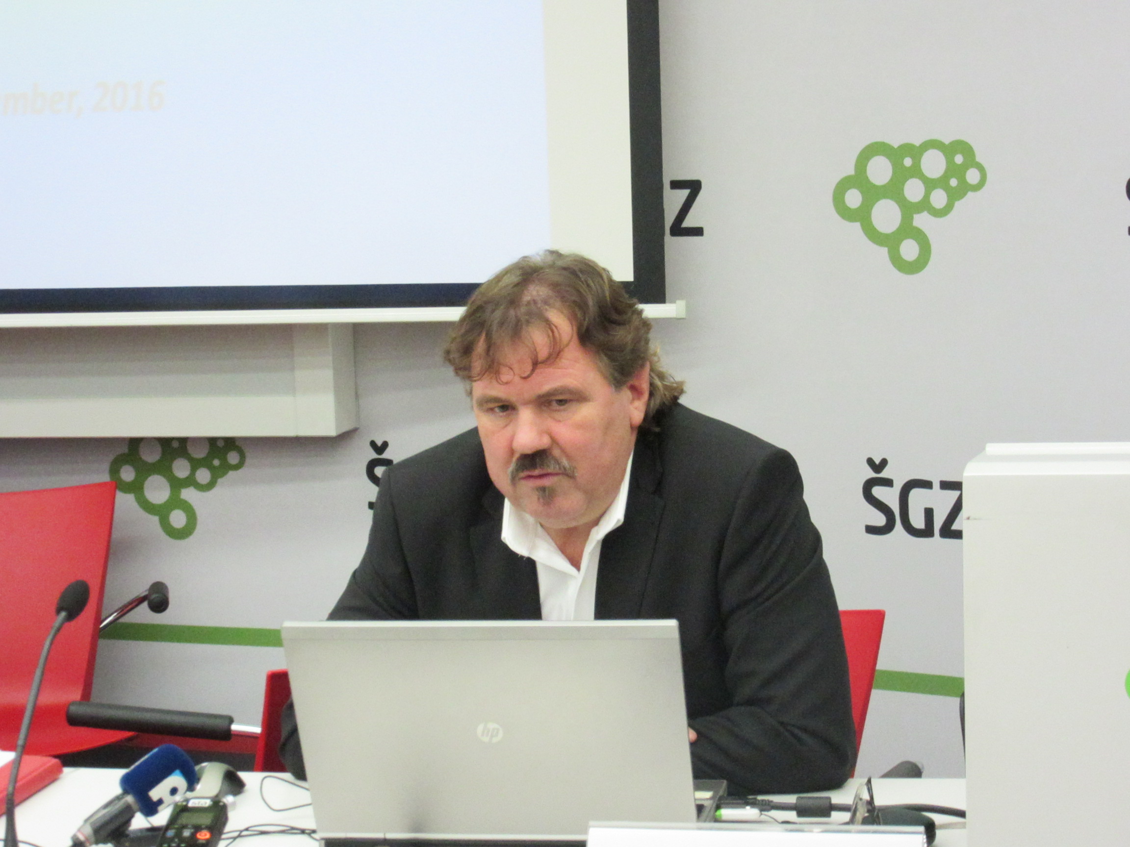 Bivši dolgoletni ptujski župan in aktualni direktor ZRS Bistra Ptuj, Štefan Čelan (foto: STA)