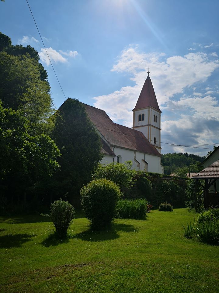 Cerkev Marijinega vnebovzetja na Gradu na Goričkem. (Foto: Facebook)