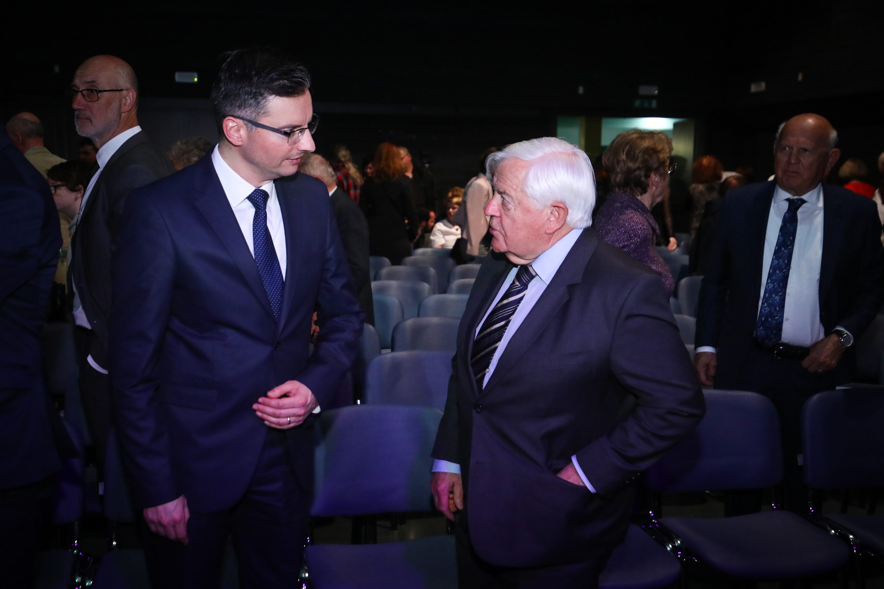 Predsednik slovenske vlade Marjan Šarec in Milan Kučan, bivši predsednik države in vodja najbolj vplivnega združenja slovenskih elit, Forum 21. (Foto: STA)