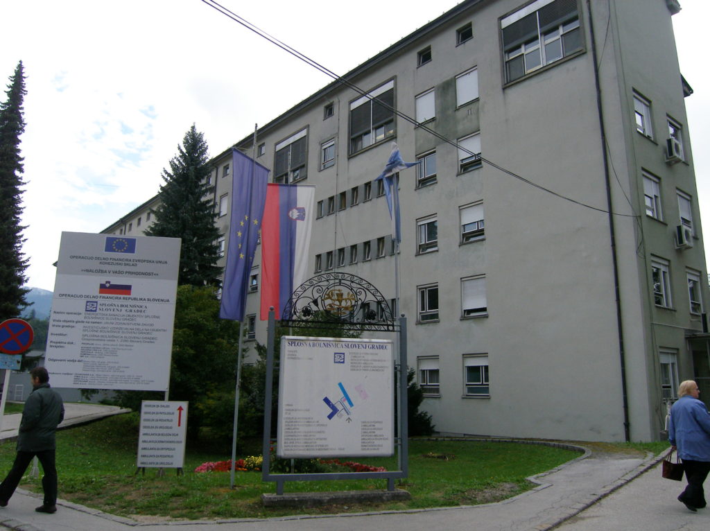 Kolaps zdravstva: odstopila naj bi direktorja slovenjegraške bolnišnice