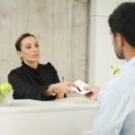143382248HotelReceptionist