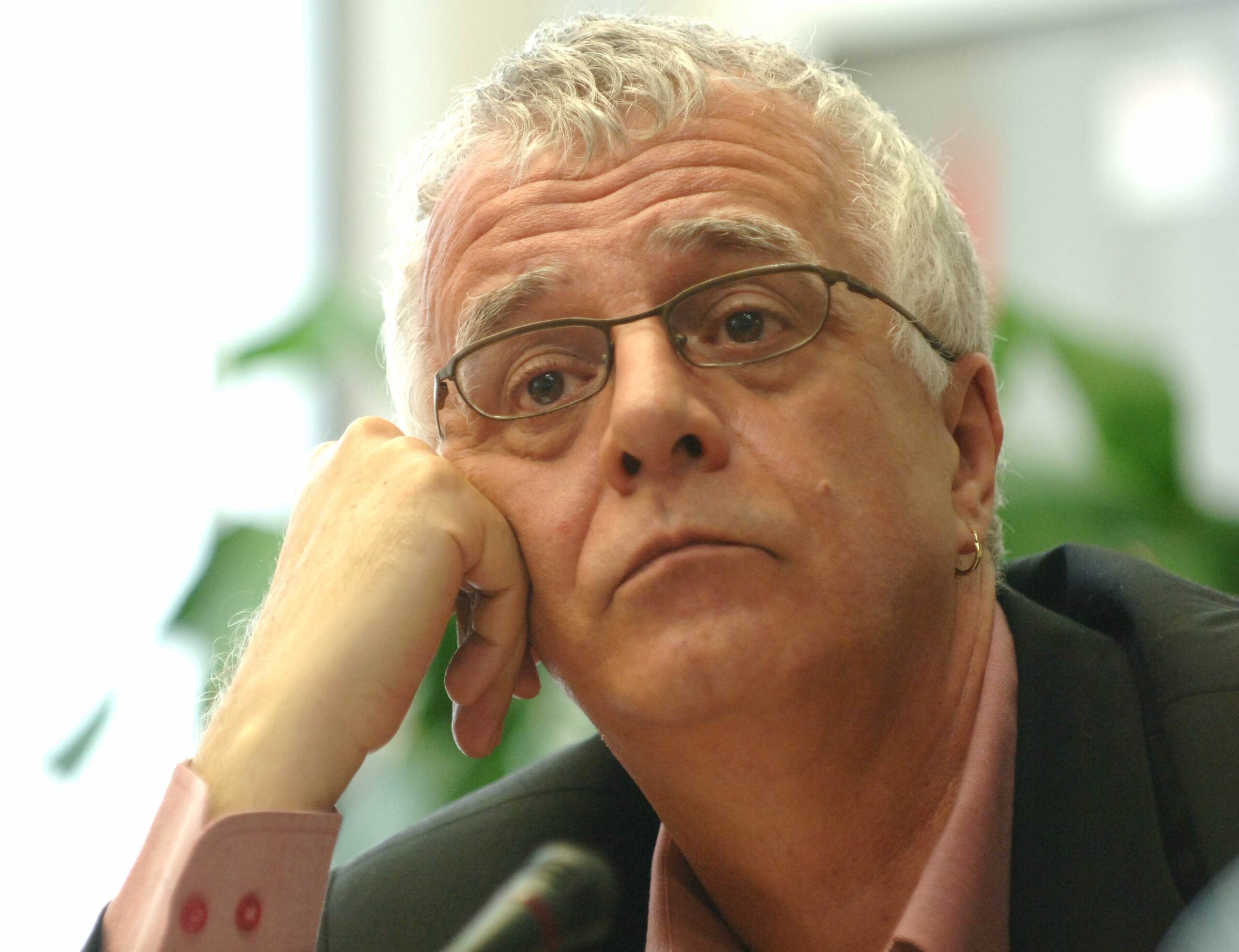 Kučan pritiska na Stevanovića in Logarja, naj prelomita svoje besede