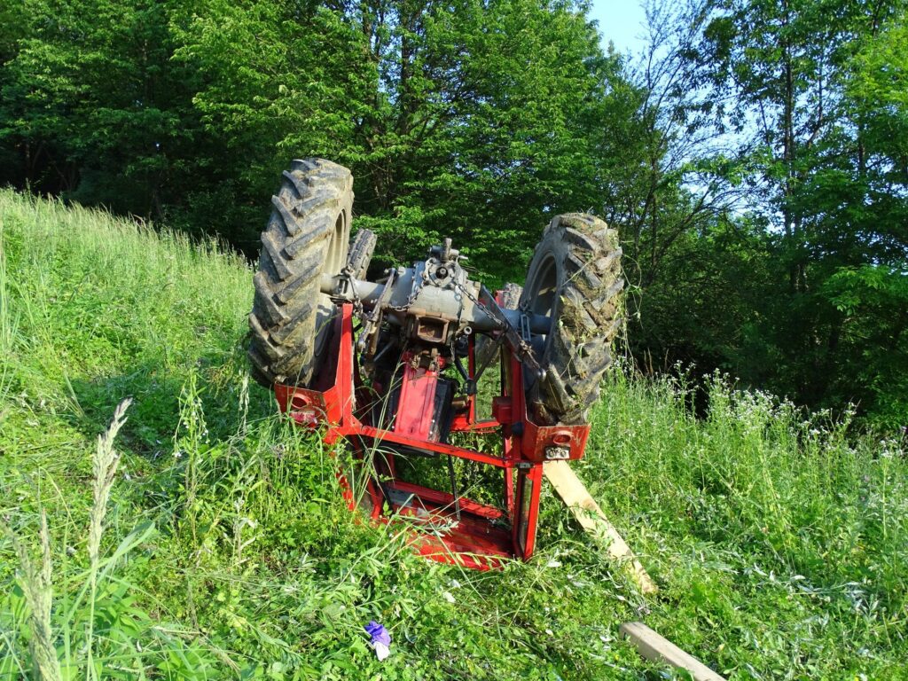 V Brdih huda traktorska nesreča
