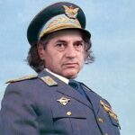 robert_golob_uniforma_tito_FOTO_Montaža_Demokracija_STA