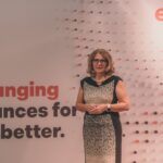 Direktorica podjetja EOS KSI Natalija Zupanje predstavila rezultate raziskave skupine EOS o evropskih plačilnih navadah (foto Nina Hančič)