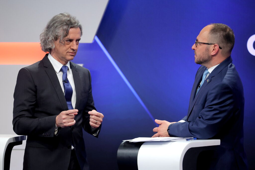 Svoboda kot vsiljivi snubec: Obupano poskušajo NSi trojček prisiliti v koalicijo