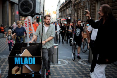 Kako je vladajoča koalicija tlakovala pot brezpravju?