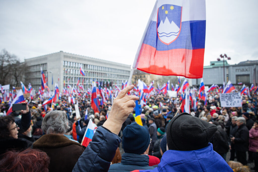 Po razkritjih korupcije se obeta protikorupcijski shod pred Državnim zborom