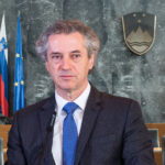 Interpelacija Golobove vlade s komentarjem