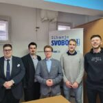 nika podakar, Gibanje Svoboda