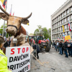 Kmečki punt kmeti protest traktor