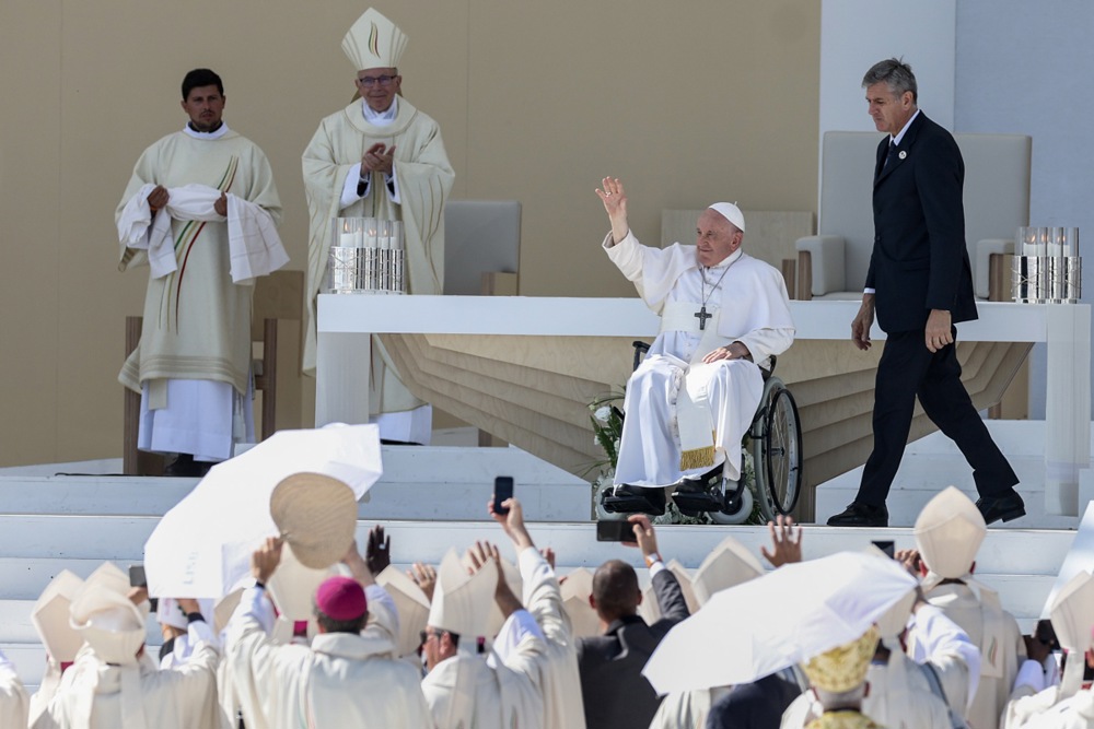O Papa termina a sua visita a Portugal: Repreendeu-os pela eutanásia e enfatizou a paz na Ucrânia