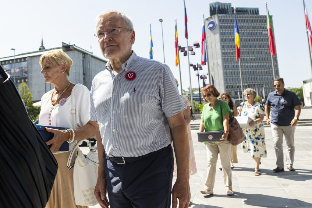 Politična folklora se nadaljuje: tik pred oblikovanjem desne vlade še eno “javno pismo”