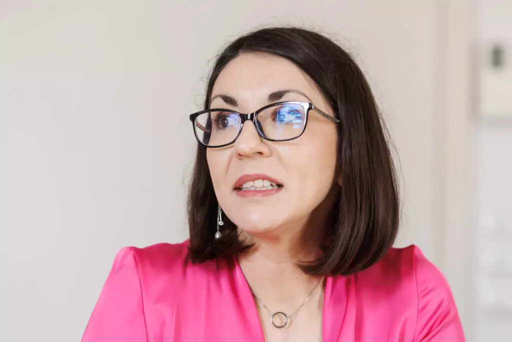 Bo šla nekdanja ministrica v zapor? Računalnike kupovali kar po najvišjih cenah?