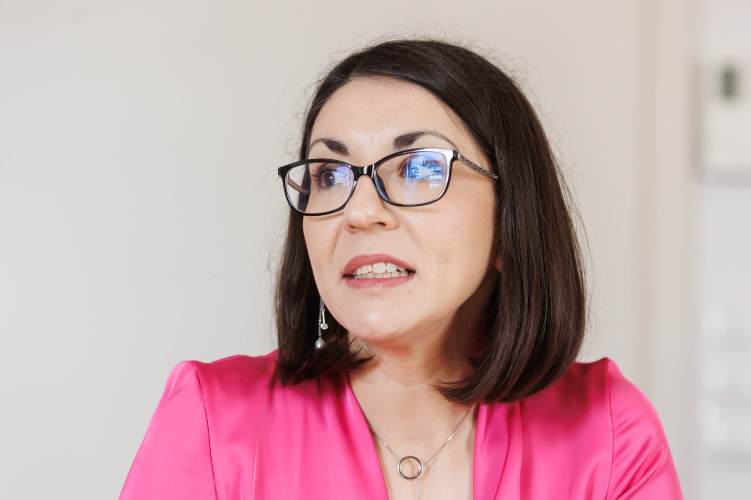 Bo šla nekdanja ministrica v zapor? Računalnike kupovali kar po najvišjih cenah?